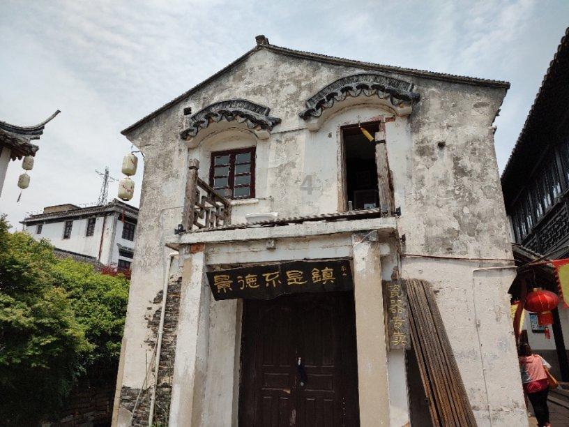 努力跳跃